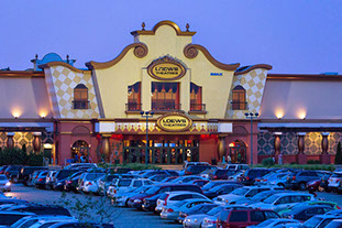 Tiendas y Restaurantes en éste monumental Centro Comercial en Elizabeth New Jersey